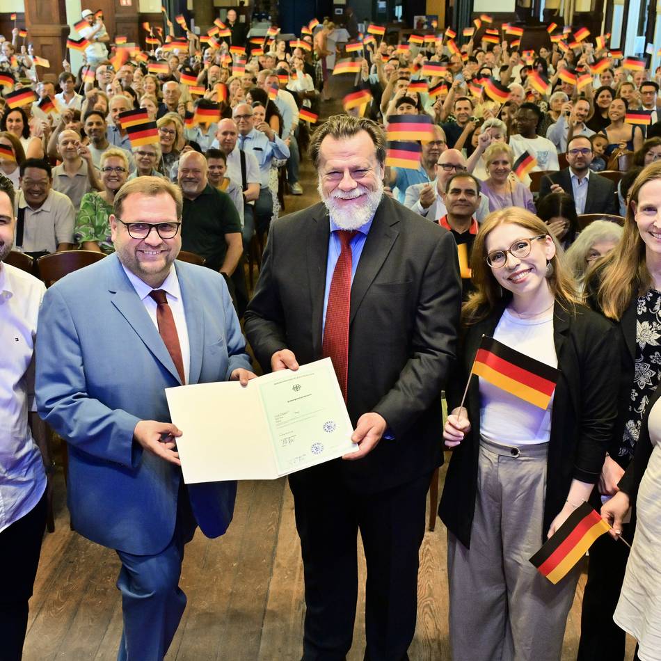 Einbürgerungsfeier in Krefeld: 2675 neue Deutsche für eine alternde Stadt