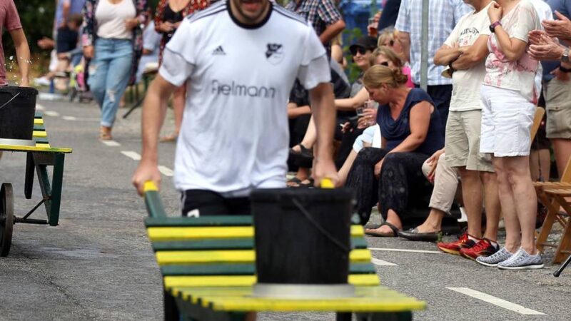 Rheindorfer Geselligkeitsverein: Hahnenkönig, Zachäus und Schürreskarren – Kirmes in Rheindorf