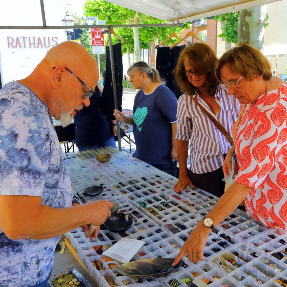 Deutsch-Holländischer Stoffmarkt: „Xanten hat eine Sogkraft“ — Veranstalter zufrieden mit Besucherandrang