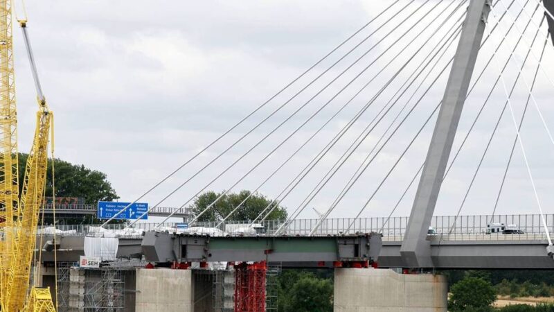 Großbaustelle bei Leverkusen: Erster Pylon für zweite A1-Brückenhälfte kommt im Herbst