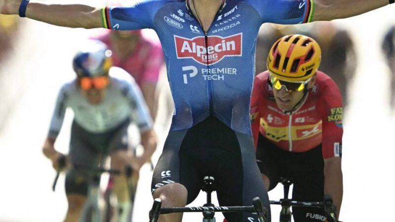 Erster Tour-Etappensieg in 2026: „Hatte sehr zu kämpfen“ – van der Poel sprintet in Ussel allen davon