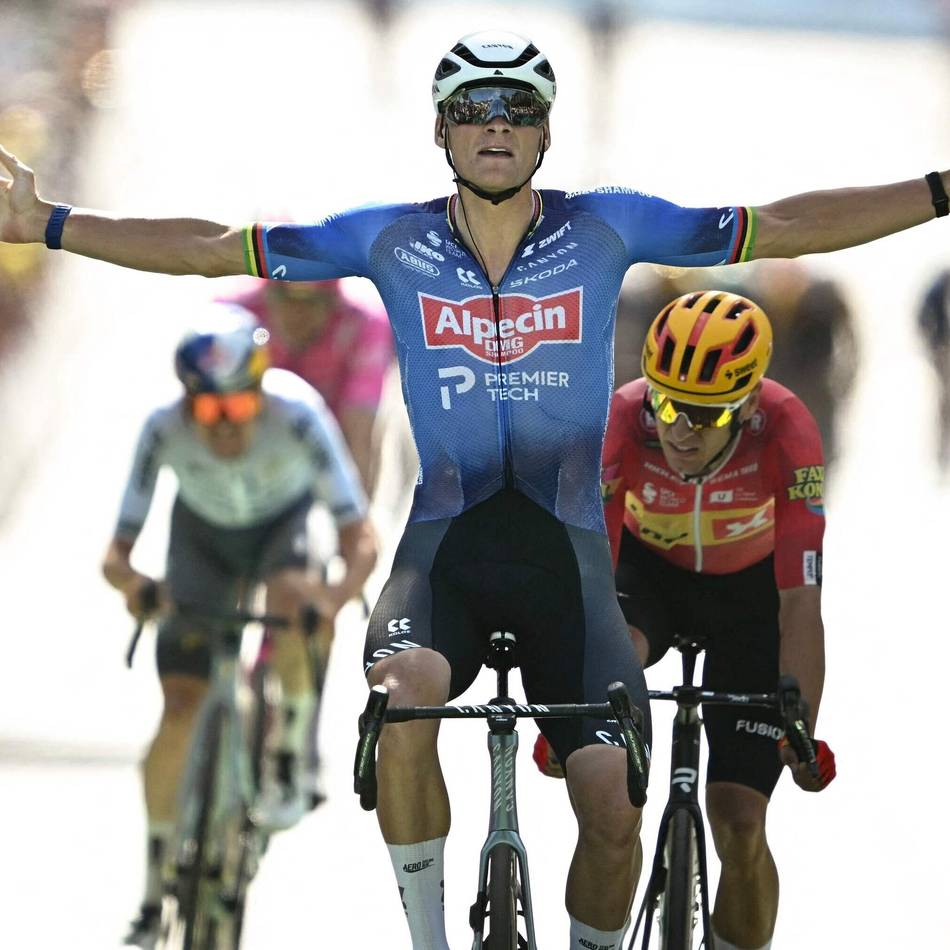 Erster Tour-Etappensieg in 2026: „Hatte sehr zu kämpfen“ – van der Poel sprintet in Ussel allen davon
