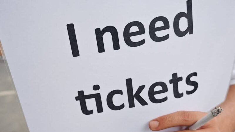 Warnung der Polizei für Kreis Mettmann: 19-Jährige zahlt für Tickets – und wird betrogen