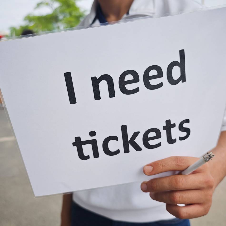 Warnung der Polizei für Kreis Mettmann: 19-Jährige zahlt für Tickets – und wird betrogen