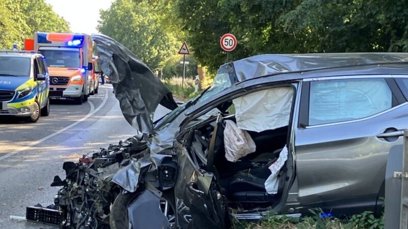 Zwei Hubschraubereinsätze im Kreis Viersen: Autofahrer nach Unfall in Süchteln verstorben