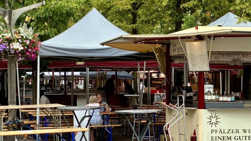 Hitze, Regen und noch wenig Besucher: So war der erste Nachmittag beim Duisburger Weinfest
