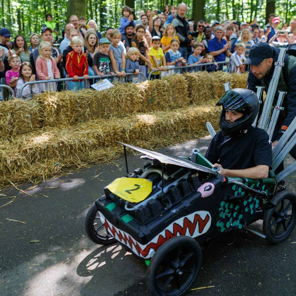 Seifenkistenrennen in Krefeld: Schwan, Tigerente und „Rollender Sarg“ gehen an den Start
