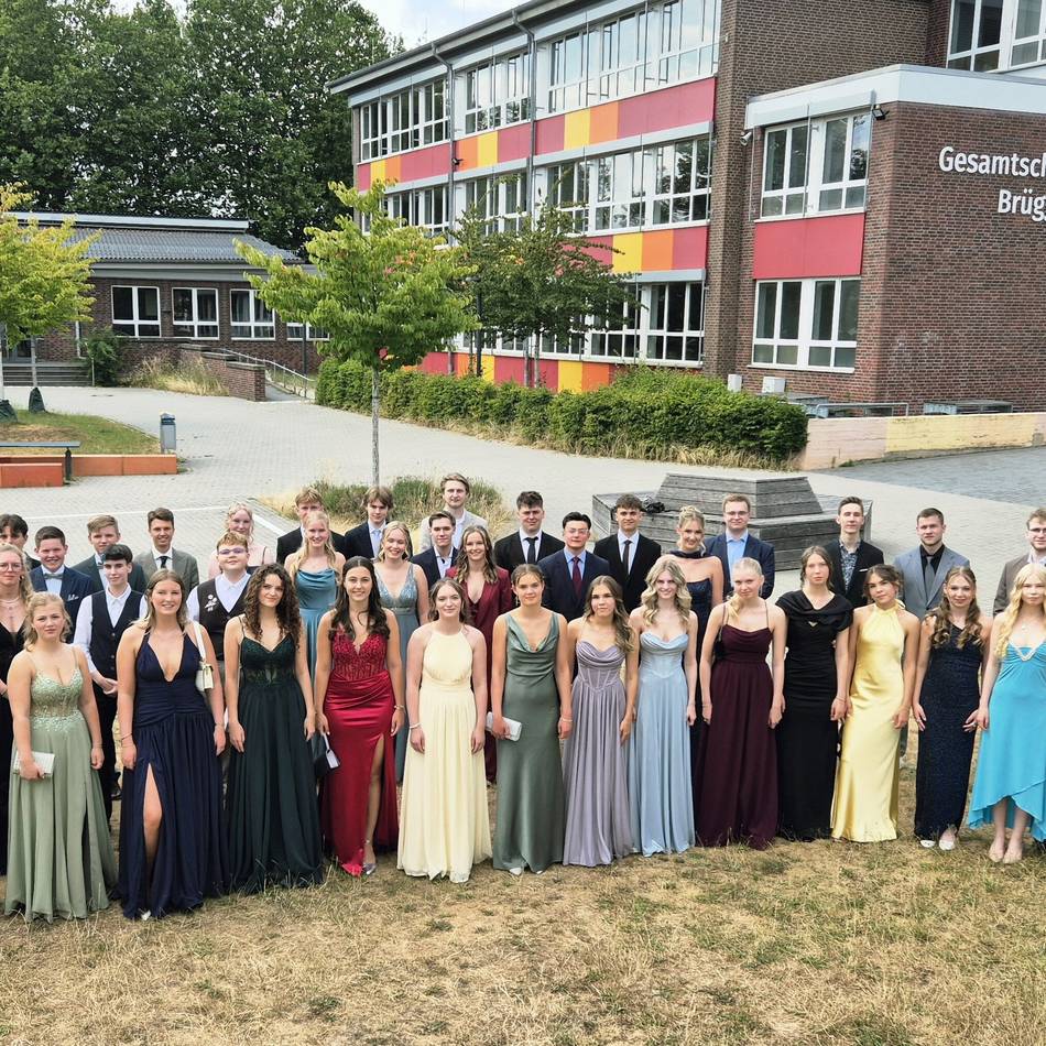 Prüfung erfolgreich bestanden: Die Abiturienten der Gesamtschule Brüggen