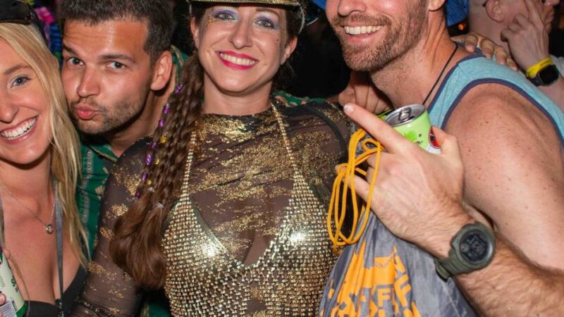 Parookaville – Tag 1: Hoher Besuch, eine Schrecksekunde nebenan und das Closing mit der Queen