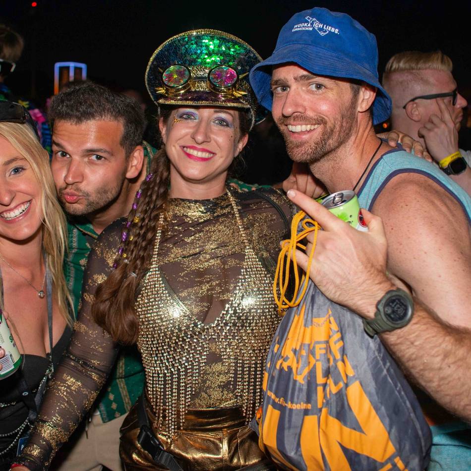 Parookaville – Tag 1: Hoher Besuch, eine Schrecksekunde nebenan und das Closing mit der Queen