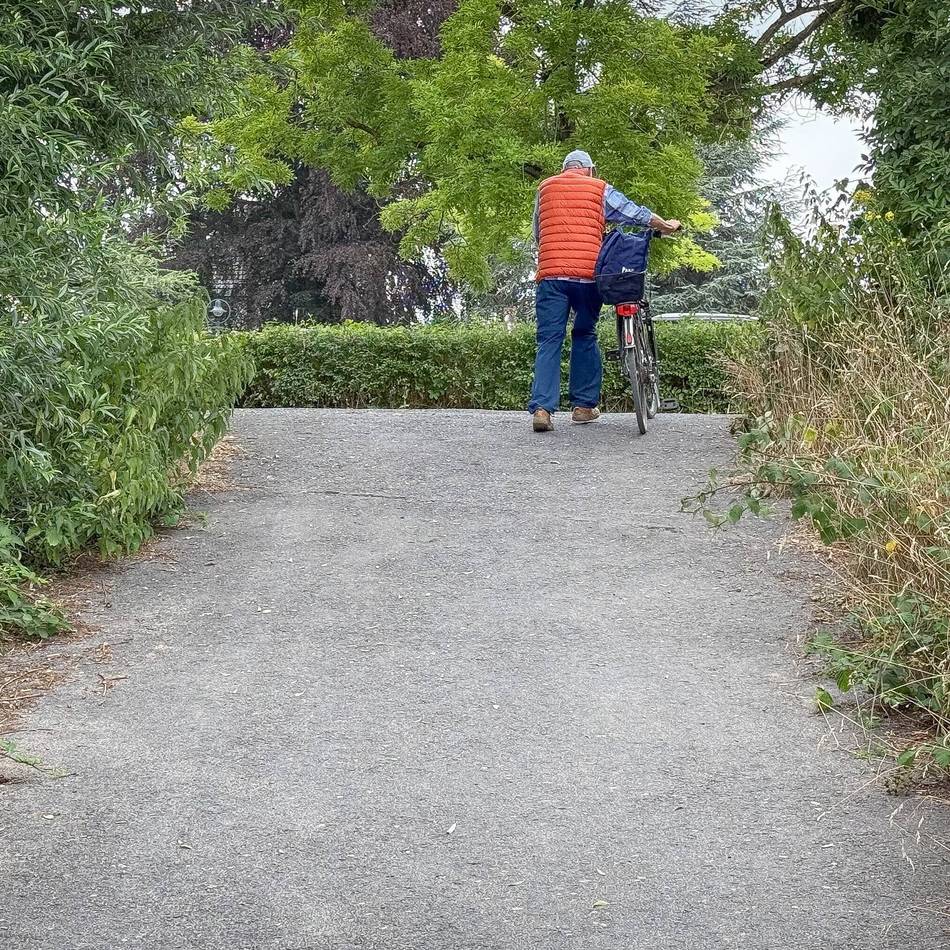 Steiler Weg ist seit Jahren ein Ärgernis: Vorbereitungen für Bauprojekt an Waldwiese dauern weiter an