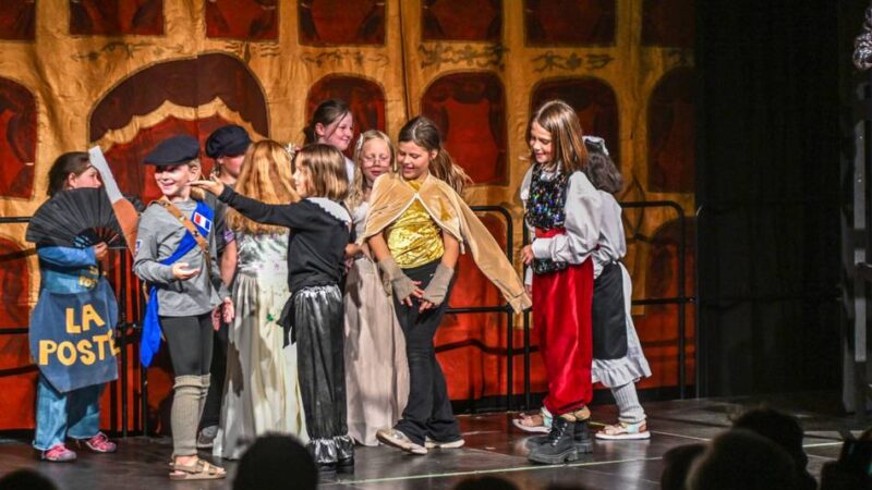 Theater-AG der Astrid-Lindgren-Grundschule: Grundschüler bringen „Cyrano de Bergerac“ auf die Bühne