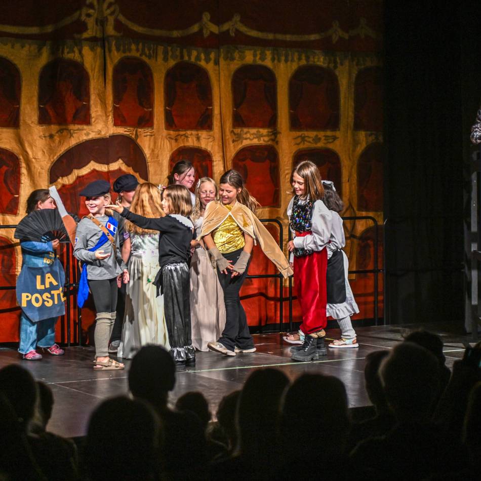 Theater-AG der Astrid-Lindgren-Grundschule: Grundschüler bringen „Cyrano de Bergerac“ auf die Bühne
