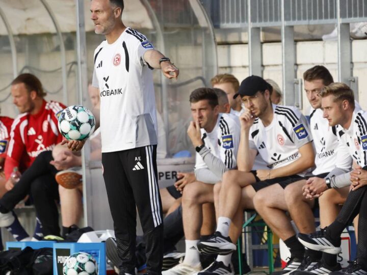 „Sofort Identifikation schaffen“: Botschaft an Fans, klare Ansage ans Team – das sagt Fortuna-Coach Ende nach 6:0 in Monheim