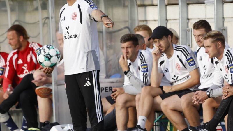 „Sofort Identifikation schaffen“: Botschaft an Fans, klare Ansage ans Team – das sagt Fortuna-Coach Ende nach 6:0 in Monheim