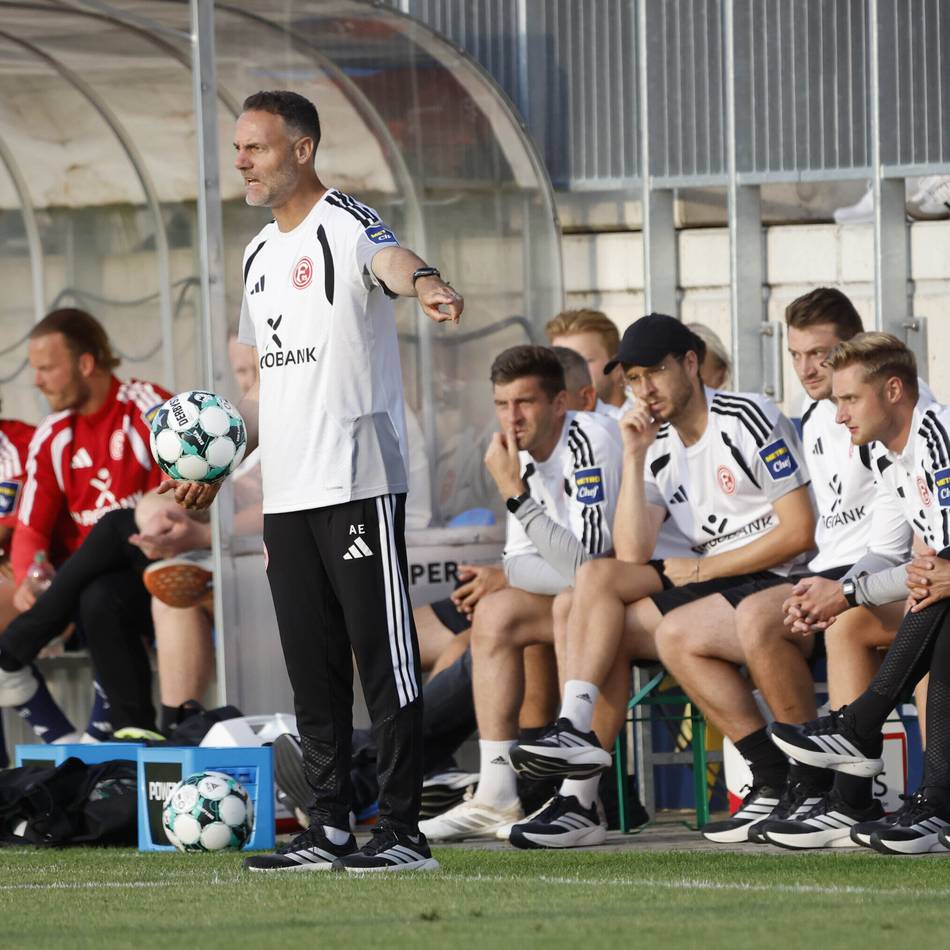 „Sofort Identifikation schaffen“: Botschaft an Fans, klare Ansage ans Team – das sagt Fortuna-Coach Ende nach 6:0 in Monheim