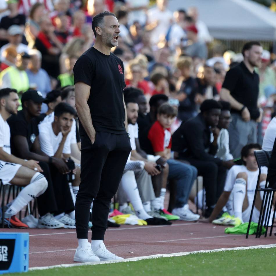 Bemerkenswerte Ende-Reaktion



: „Sind vorbereitet“ – Fortuna-Trainer schaut schon auf Lösung für den Egouli-Ersatz