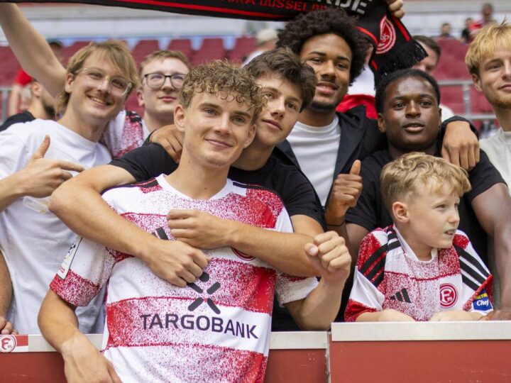 Spiel eins nach der Benger-Verpflichtung: Bundesliga-Star schnappt sich Arden für Gespräch – Transfer für Fortuna-Talent kein Nachteil