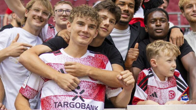 Spiel eins nach der Benger-Verpflichtung: Bundesliga-Star schnappt sich Arden für Gespräch – Transfer für Fortuna-Talent kein Nachteil