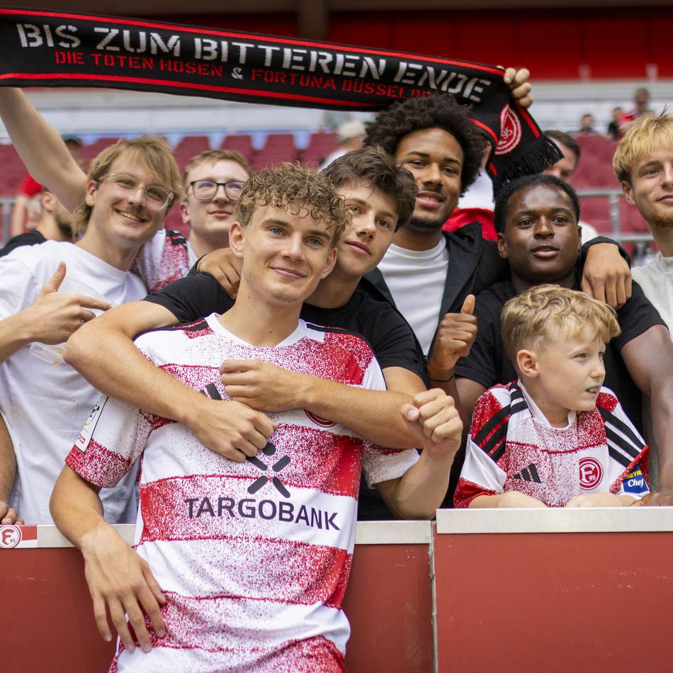 Spiel eins nach der Benger-Verpflichtung: Bundesliga-Star schnappt sich Arden für Gespräch – Transfer für Fortuna-Talent kein Nachteil
