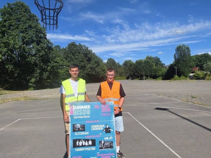 „Kreisligalegende“ und „Miljö“ in Wipperfürth: Hückeswagener organisieren zweitägige „Summer Disco“