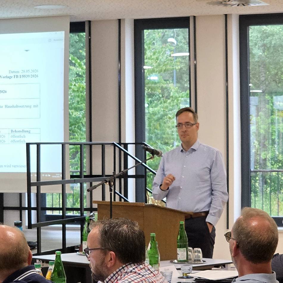 Hückeswagener Haushaltsdebatte: Haushalt 2026 – Modelleisenbahn-Budget für ICE-Erwartungen
