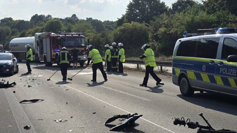 A46 gesperrt: Fünf Autos in Unfall bei Hückelhoven verwickelt
