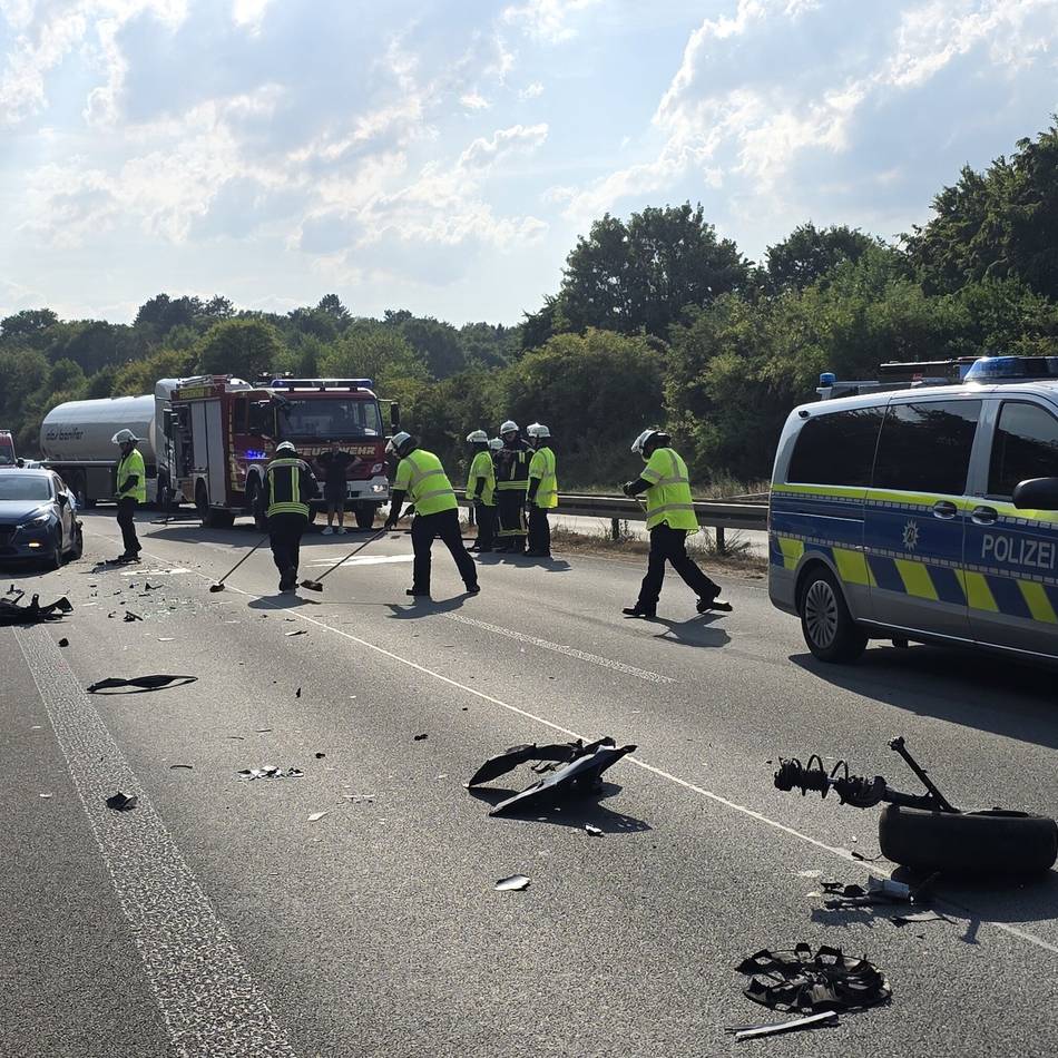 A46 gesperrt: Fünf Autos in Unfall bei Hückelhoven verwickelt