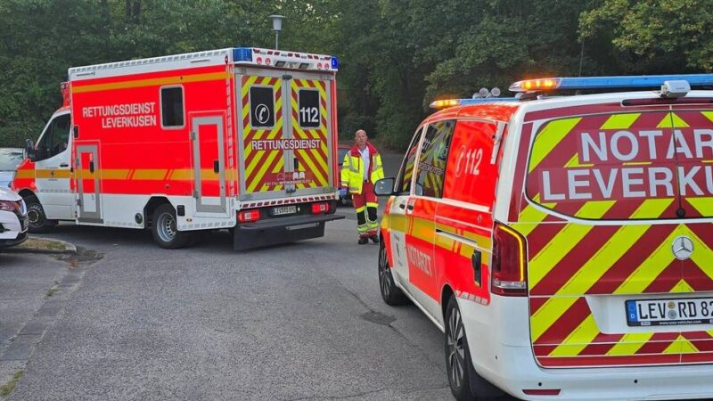 Leverkusener kam ins Krankenhaus: Angebranntes Essen löst Einsatz der Feuerwehr aus