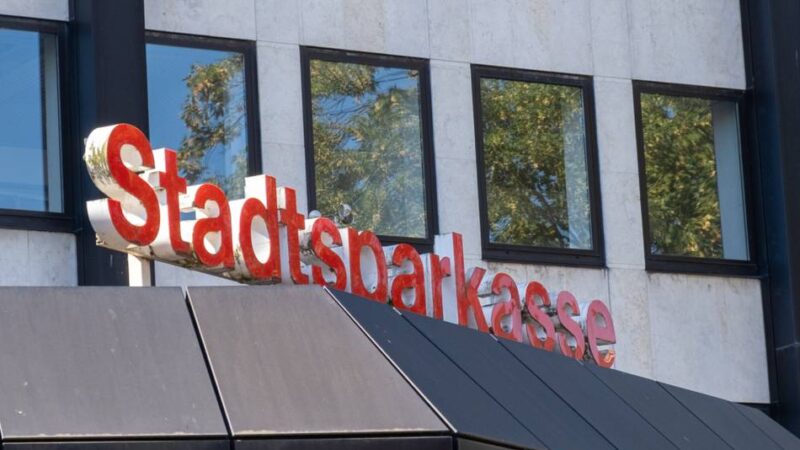 Fahndung in Mönchengladbach: So sehen die tatverdächtigen Schließfach-Knacker aus