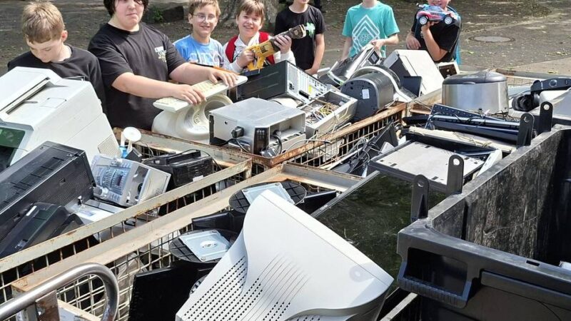 Recycling-Aktion in Sonsbeck: Schüler sammeln fast einen Lkw voll Elektroschrott