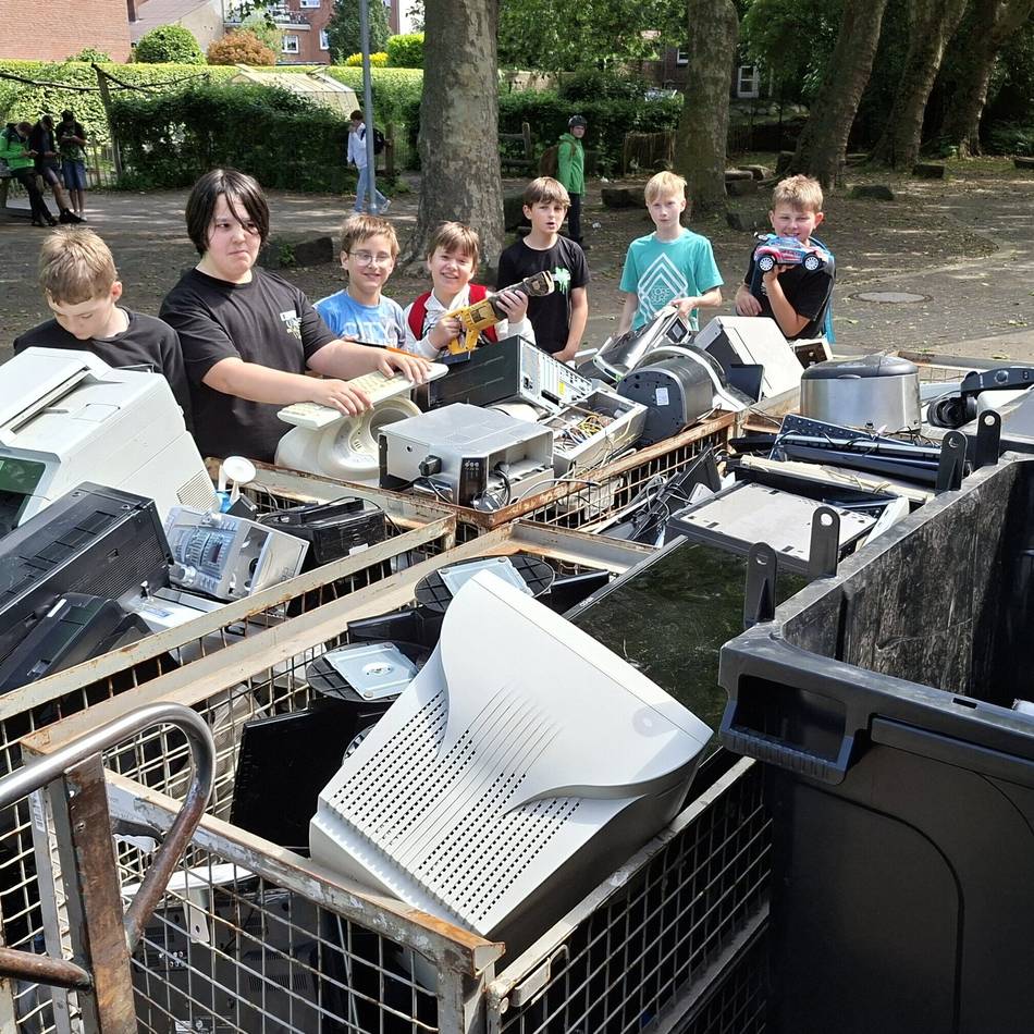 Recycling-Aktion in Sonsbeck: Schüler sammeln fast einen Lkw voll Elektroschrott