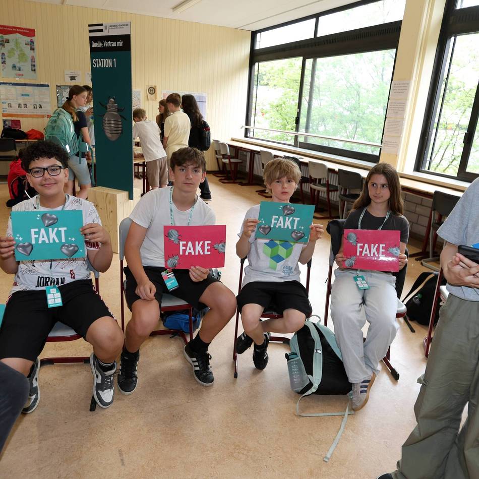 Lise-Meitner-Gymnasium: Fake oder Fakt – „Roadshow gegen Desinformation“ macht in Leverkusen Station