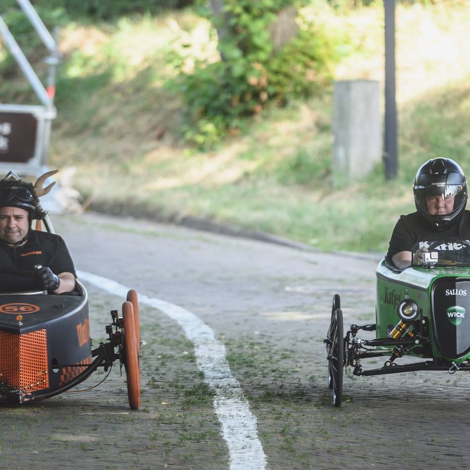 Seifenkistenrennen in Elten: Tollkühne Piloten eroberten den Berg von Hochelten