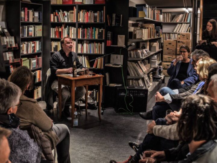 Veranstaltung in der Buchhandlung Hintzen: „Mit 80 Büchern um die Welt“ – mit RP-Kulturjournalist Lothar Schröder in Kleve