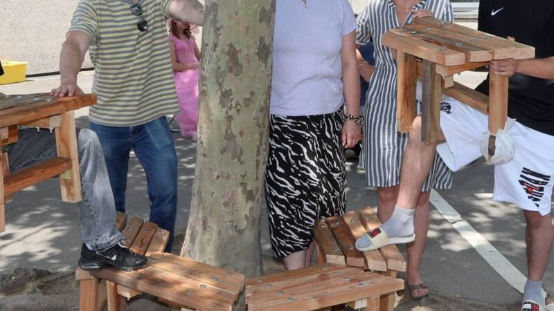 Schule an der Wupper in Leverkusen: Schüler zimmern sich ihr eigenes Schulhof-Möbel