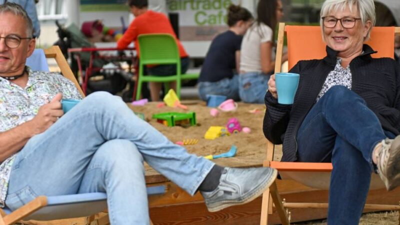 Sommer in Neersen: Café, Sandkasten und Picknick auf dem Minoritenplatz
