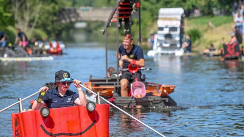 Wasserspaß auf der Niers zwischen Anrath und Viersen: Noch Starter für Badewannenrennen gesucht