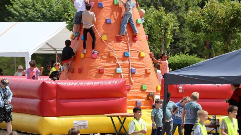 Ferien in Leverkusen: Mehr als 1000 Kinder feiern Sommerspektakel im Neulandpark