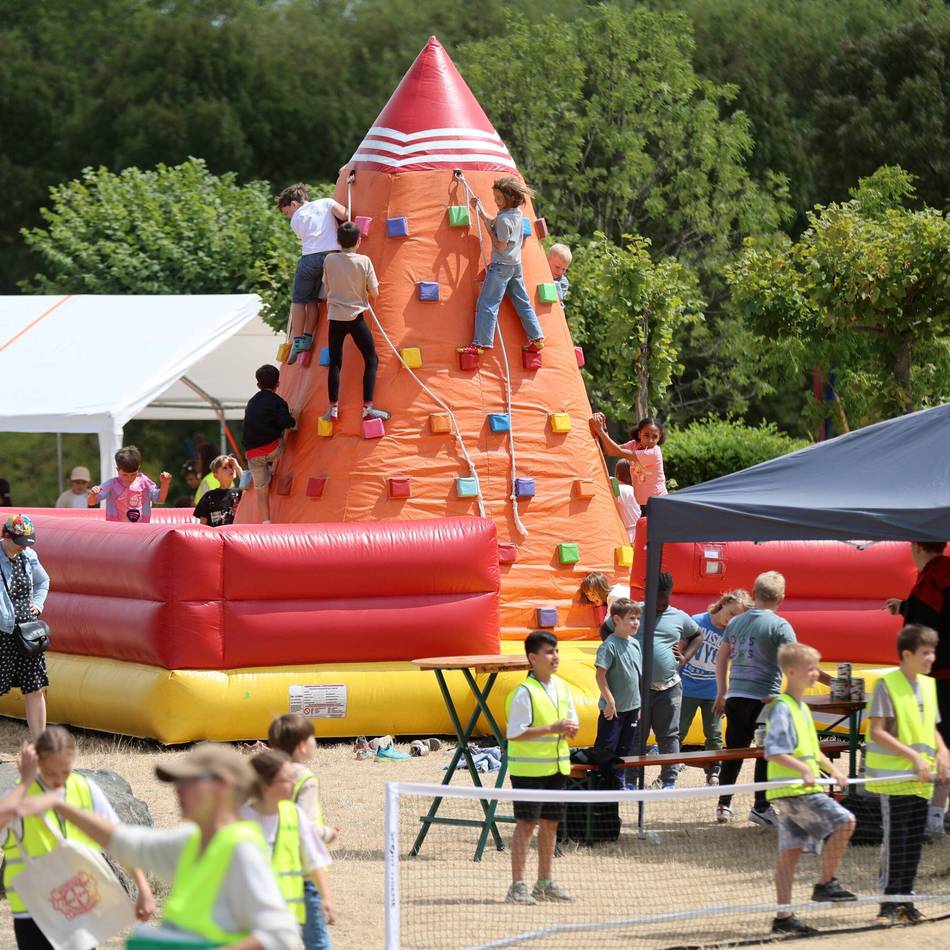Ferien in Leverkusen: Mehr als 1000 Kinder feiern Sommerspektakel im Neulandpark