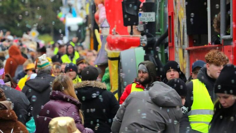 Sicherheit beim Nelkensamstagszug in Moers: Stadt will nicht mehr die Arbeit des KGK erledigen