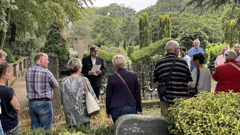 Führung von Ressa: „Selig sind die Toten“ – die besonderen Gräber auf dem Reeser Friedhof