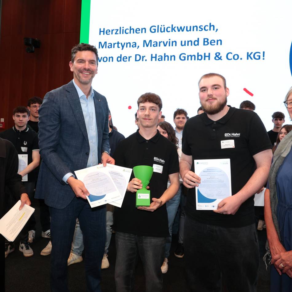 Wirtschaft in Mönchengladbach: Energie-Scouts von Dr. Hahn von der IHK prämiert