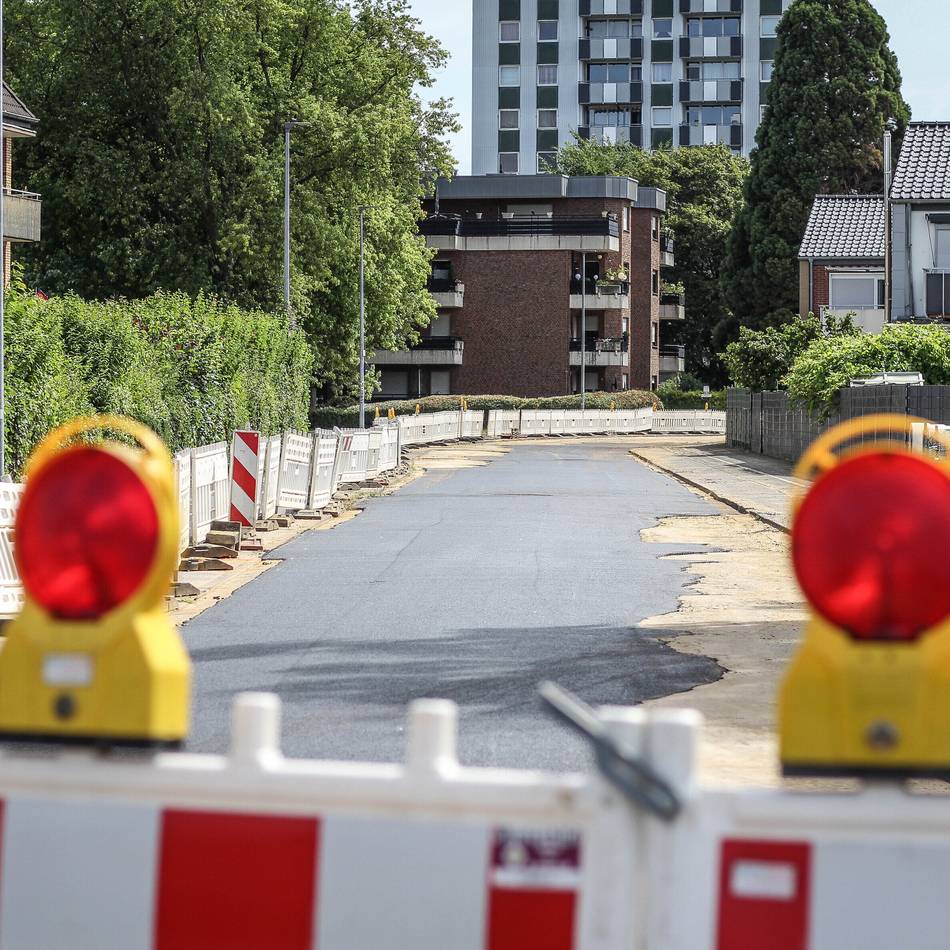 Baustelle in der Grevenbroicher Südstadt: Unerwartete Probleme werfen Zeitplan für Kanalbau um drei Wochen zurück