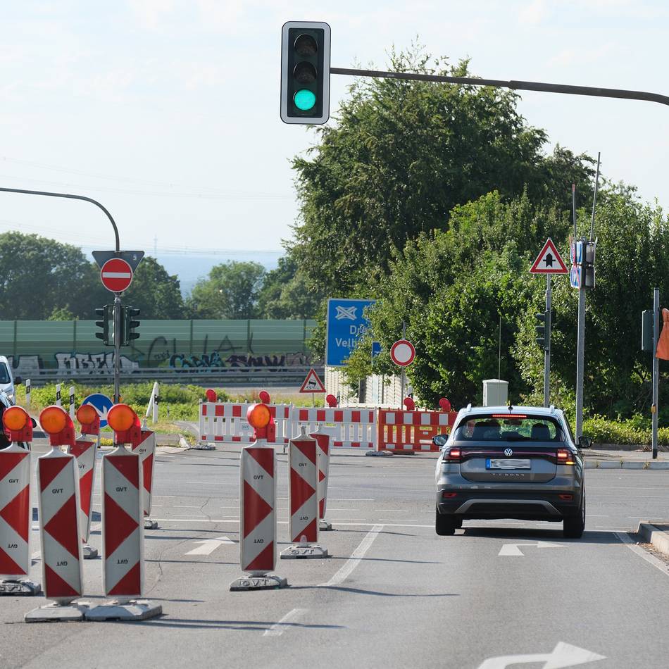Baustelle A44: Brütende Tauben sorgen für Bauverzögerung