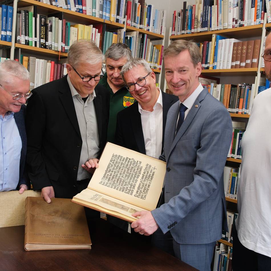 Stadtarchiv Ratingen: Verschollene Bücher erzählen Schicksale der Kriegsgefallenen