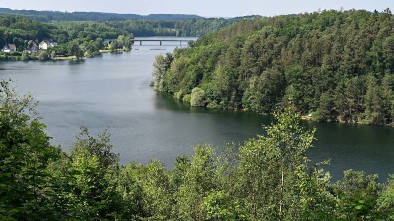 Talsperre zwischen Radevormwald und Remscheid: Fahrrad- und Kanutour startet am Ferienpark Kräwinkel