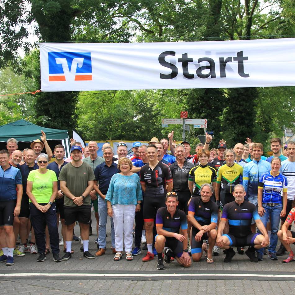 Start und Ziel am Gemeinschaftshaus: Die „Runde von Hommersum“ ist ein sportliches Volksfest