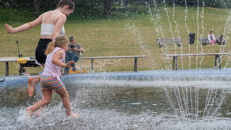Hitze in Mönchengladbach: So schützen Eltern ihre Kinder beim Spielen im Freien am besten