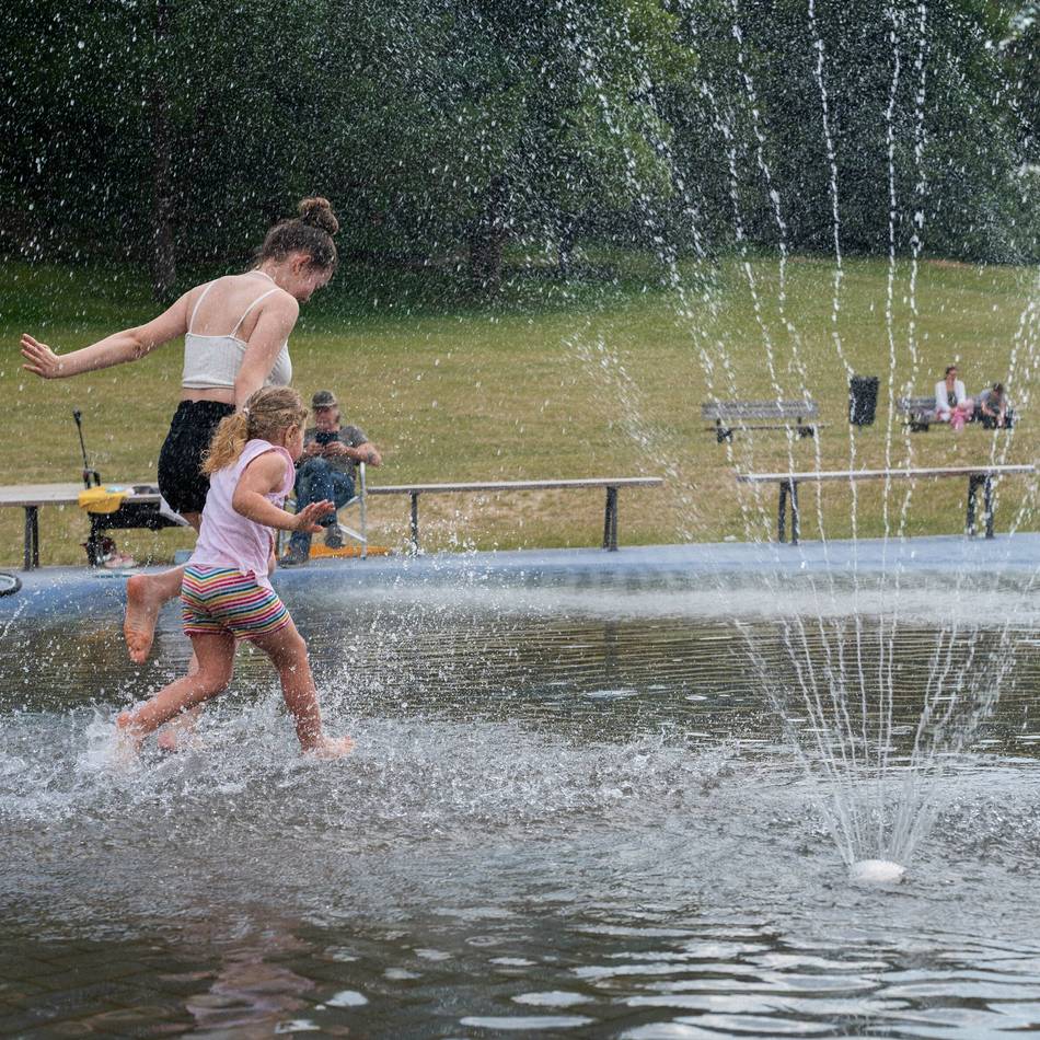 Hitze in Mönchengladbach: So schützen Eltern ihre Kinder beim Spielen im Freien am besten